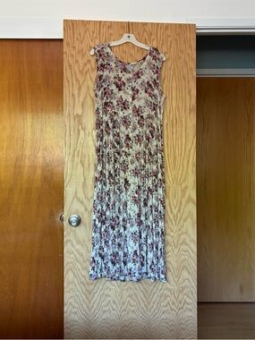 Vintage 90’s Sleeveless Floral Maxi Dress in Cream, Burgundy, and Lavender